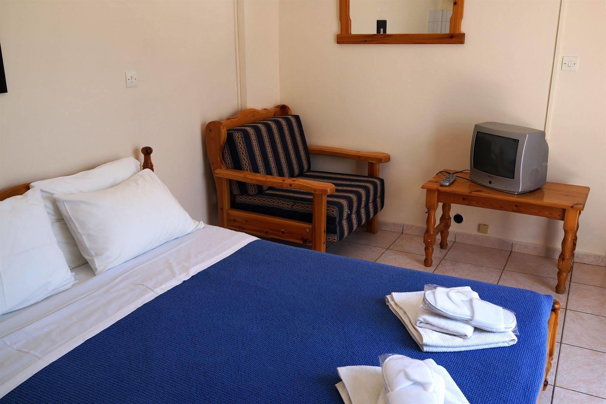 Omega Rooms Анаксос Екстериор снимка